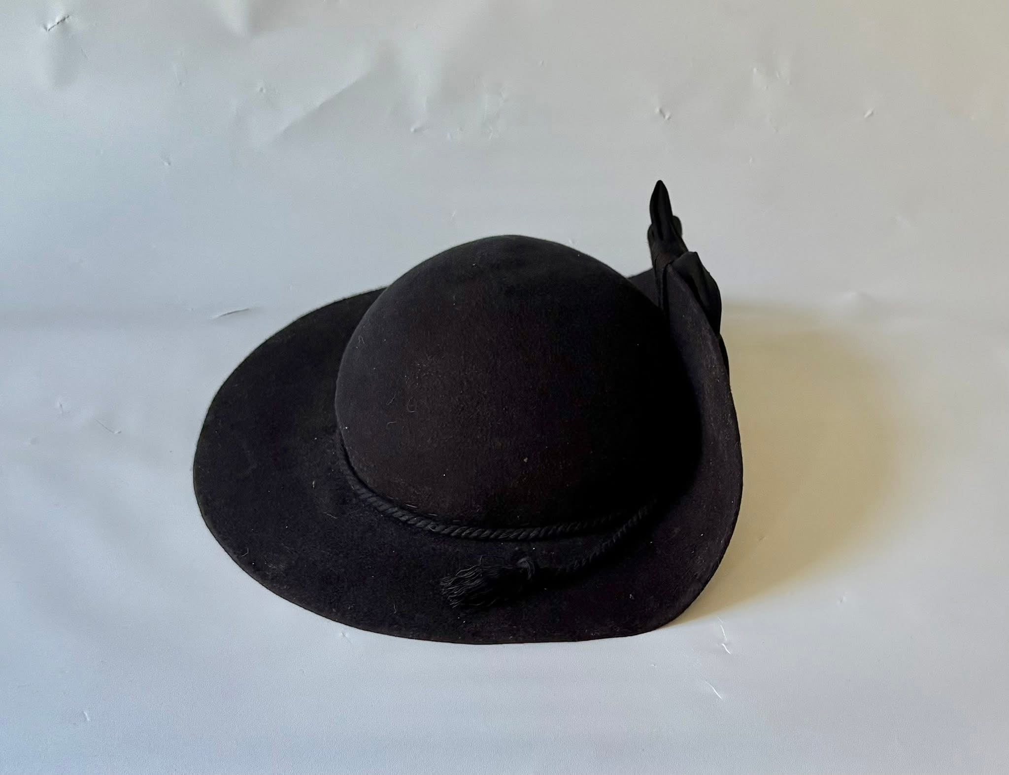 Unbound British and Loyalist Round Hat with Cockade