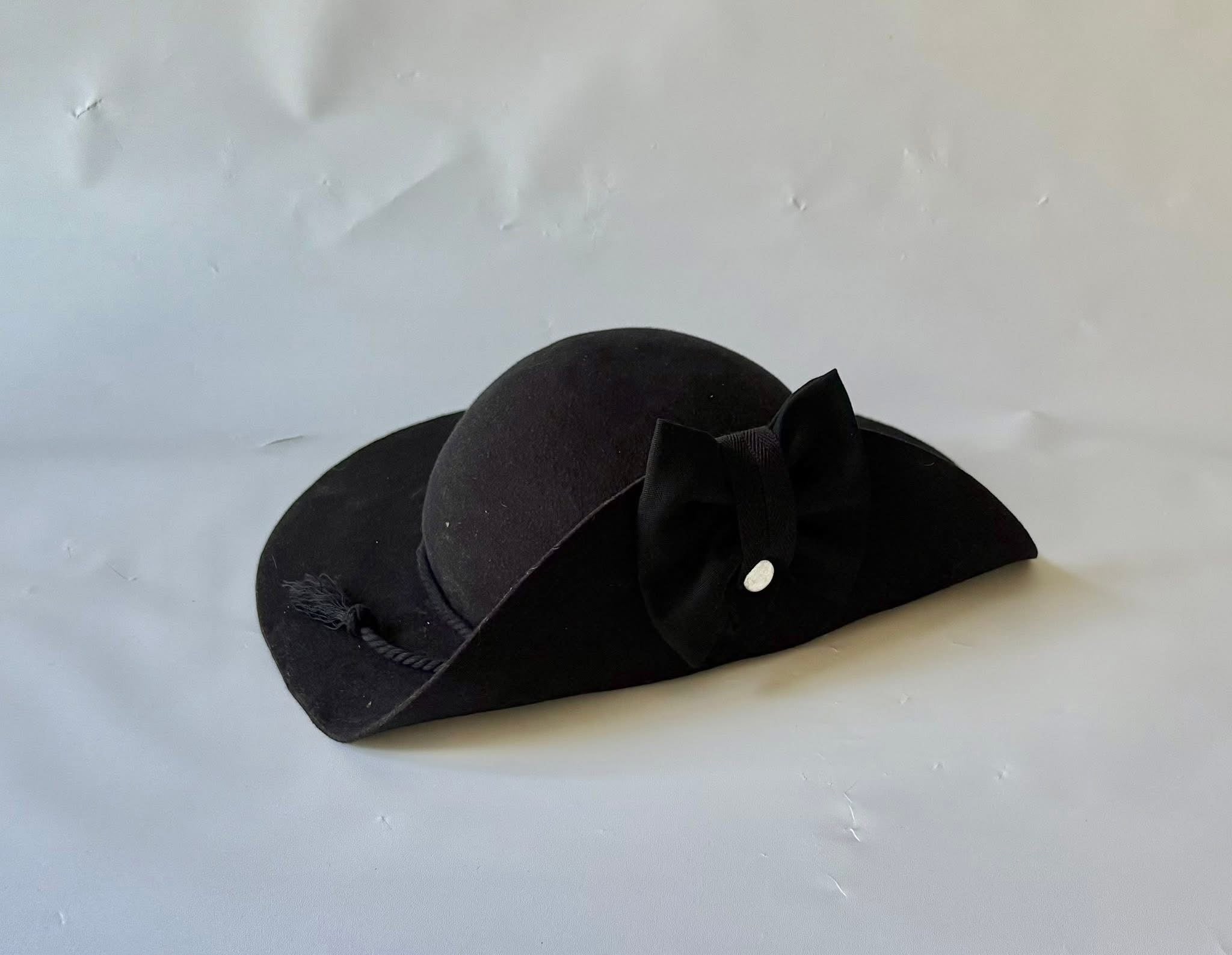 Unbound British and Loyalist Round Hat with Cockade