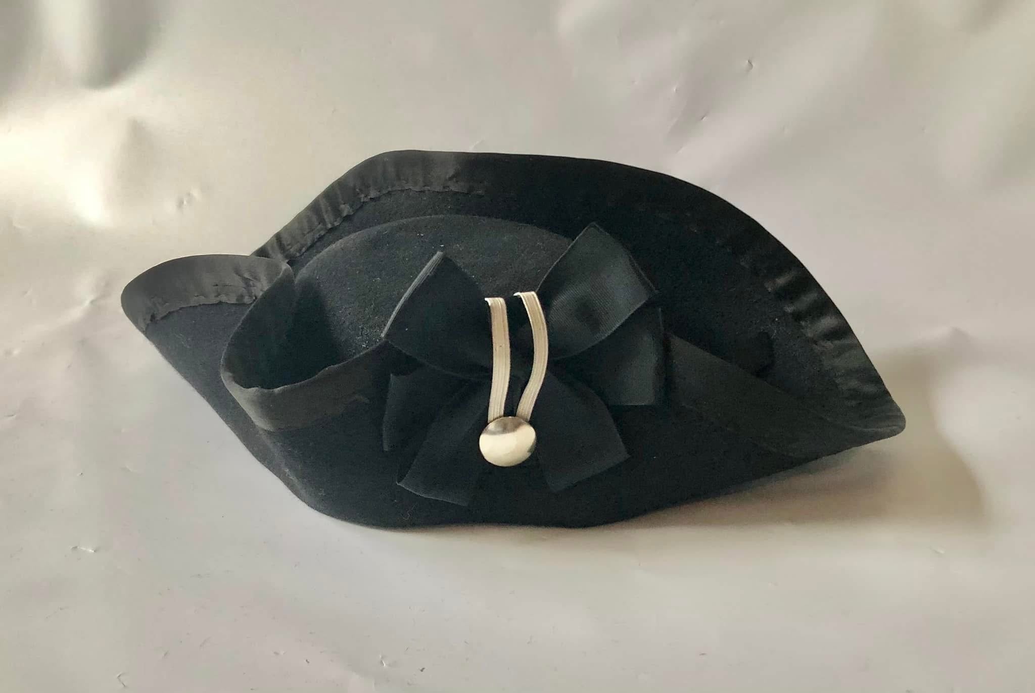 Silk Ribbon Bound British Officer Fur Felt Cocked Hat with Cockade