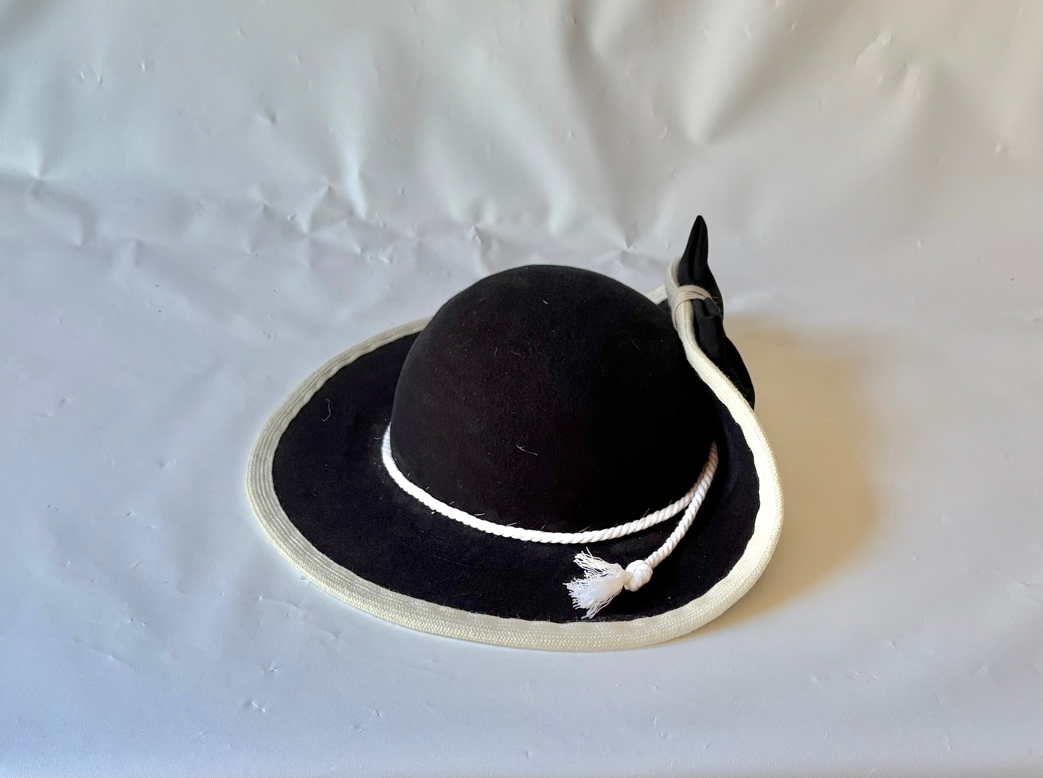 Bound Wool Felt Round Hat with Cockade