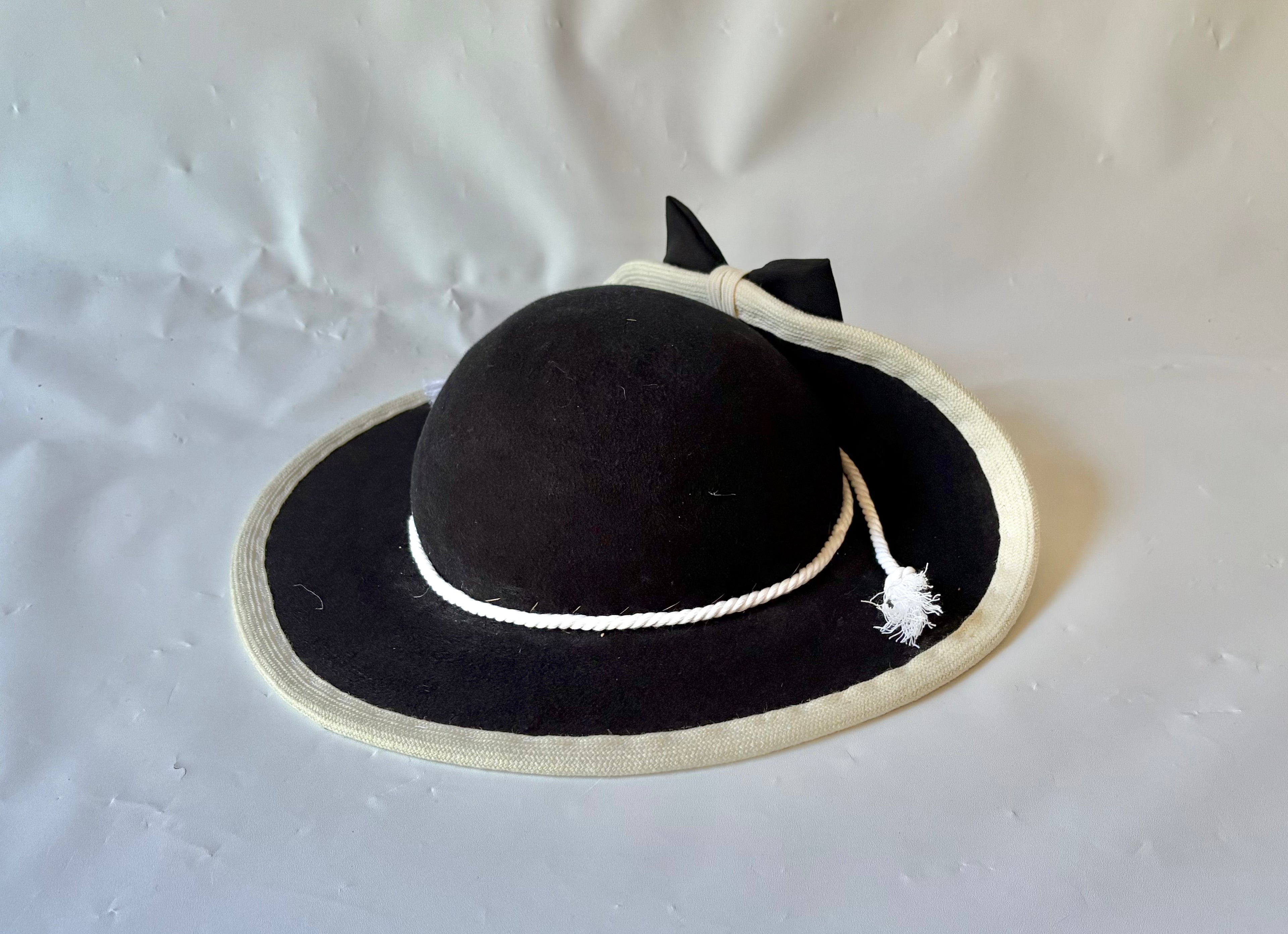 Bound Wool Felt British and Provincial Round Hat with Cockade