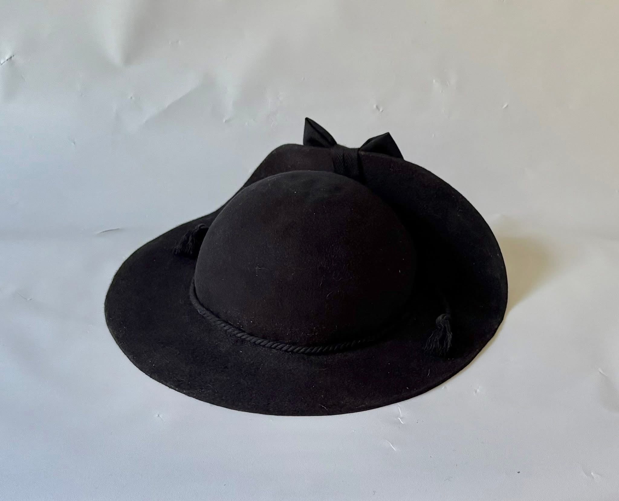 Unbound British and Loyalist Round Hat with Cockade